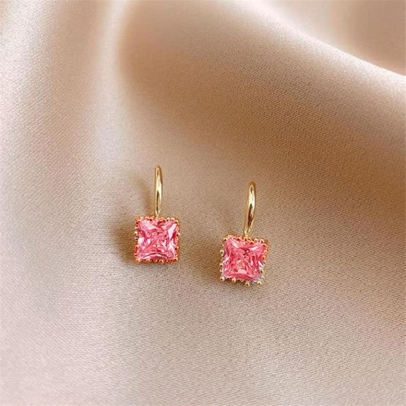 Simple Black White Irregular Polyhedron Pendant Small Earrings 2025 New Girl Unusual Earrings Fashion Korean Jewelry For Woman